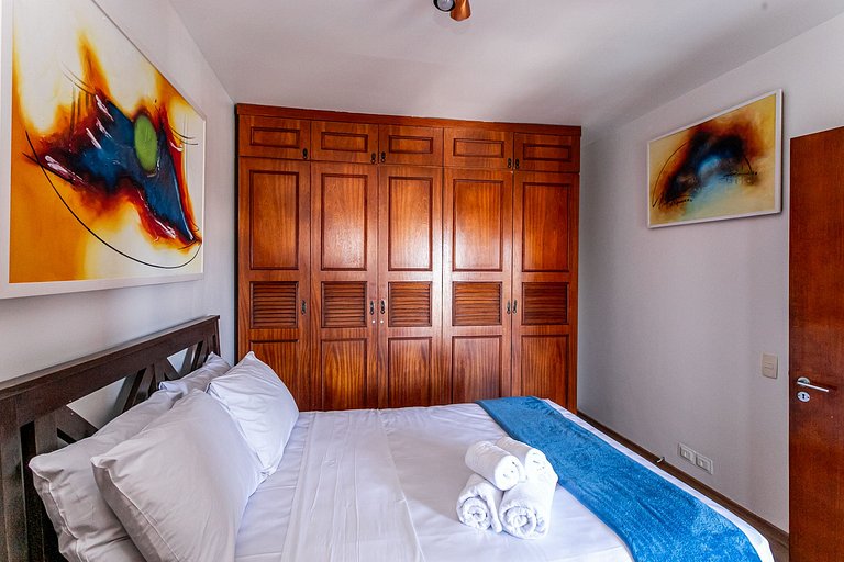 Apt 2 quartos e lazer em frente praia da Barra