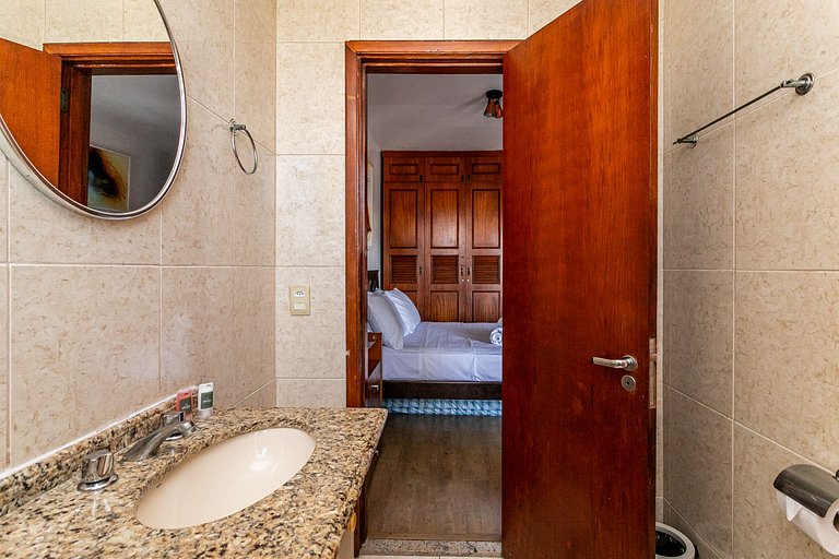 Apt 2 quartos e lazer em frente praia da Barra