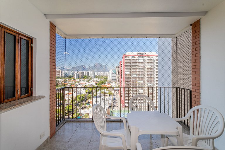 Apt 2 quartos e lazer em frente praia da Barra