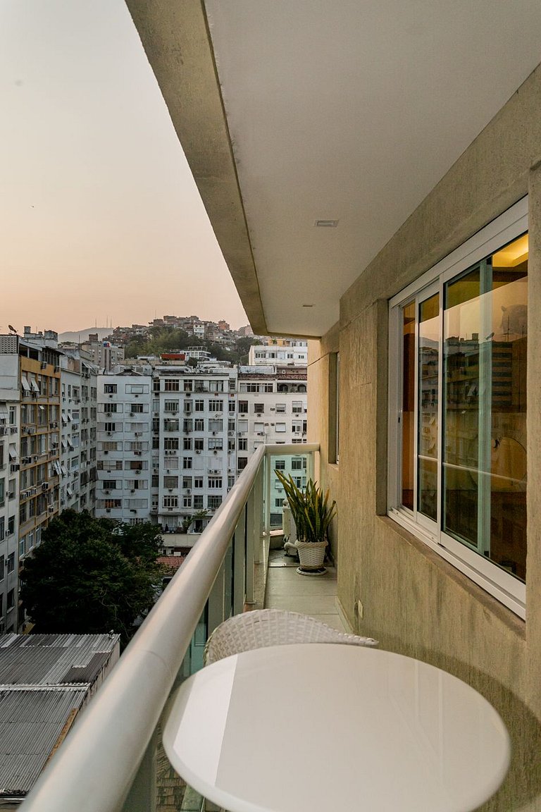 Apt luxo com serviços e estacionamento em Ipanema