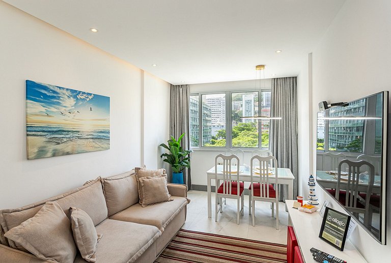 Lindo Apt reformado 50 metros da Praia de Ipanema
