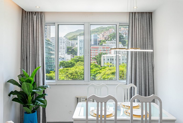 Lindo Apt reformado 50 metros da Praia de Ipanema