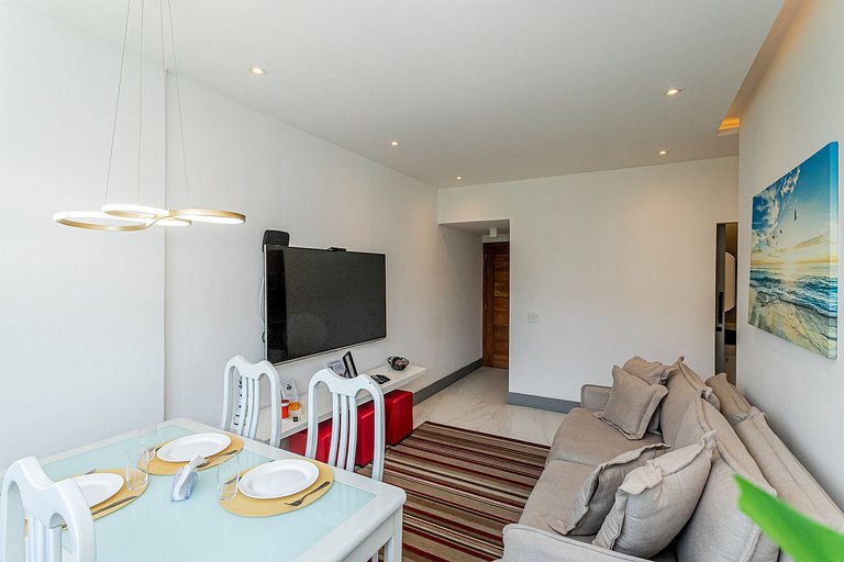 Lindo Apt reformado 50 metros da Praia de Ipanema