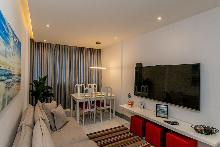 Lindo Apt reformado 50 metros da Praia de Ipanema
