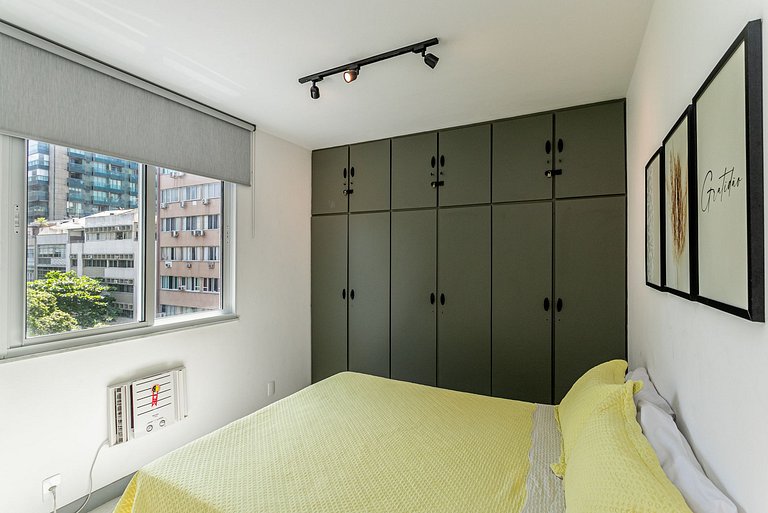 Lindo Apt reformado 50 metros da Praia de Ipanema
