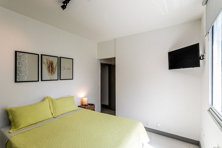 Lindo Apt reformado 50 metros da Praia de Ipanema