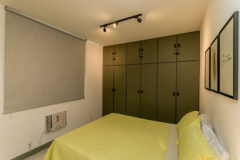 Lindo Apt reformado 50 metros da Praia de Ipanema