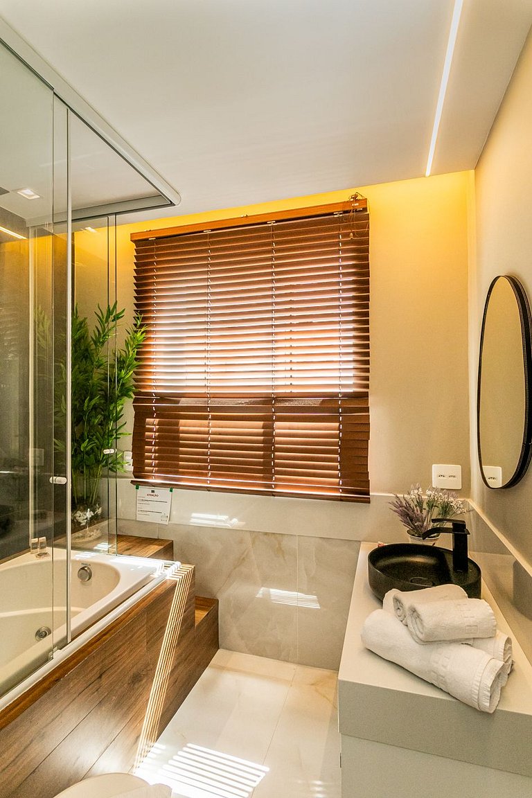 Lindo Apt reformado 50 metros da Praia de Ipanema