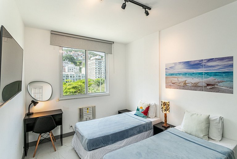 Lindo Apt reformado 50 metros da Praia de Ipanema