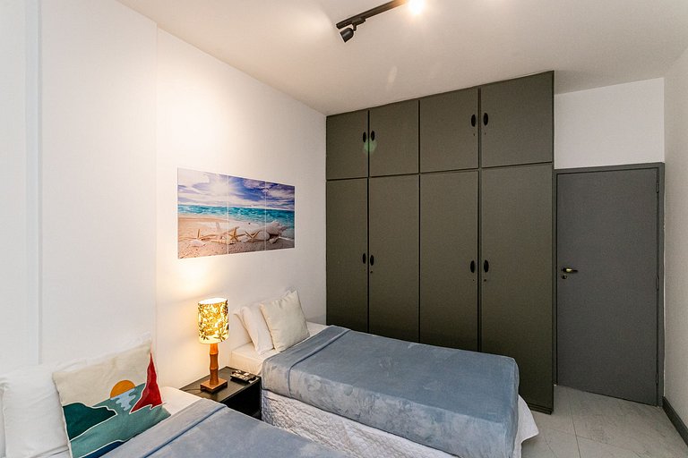 Lindo Apt reformado 50 metros da Praia de Ipanema