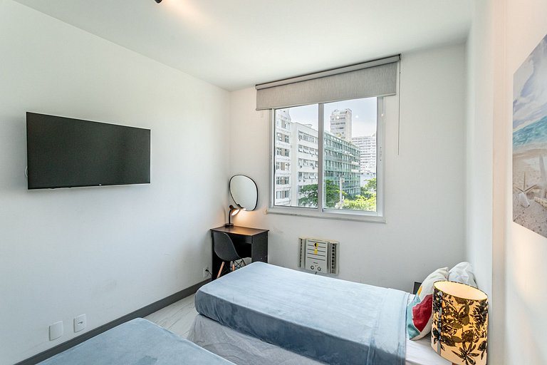 Lindo Apt reformado 50 metros da Praia de Ipanema