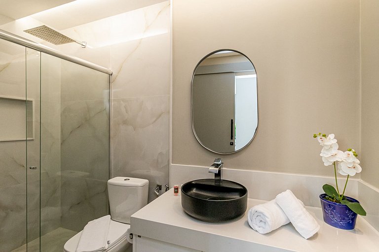 Lindo Apt reformado 50 metros da Praia de Ipanema