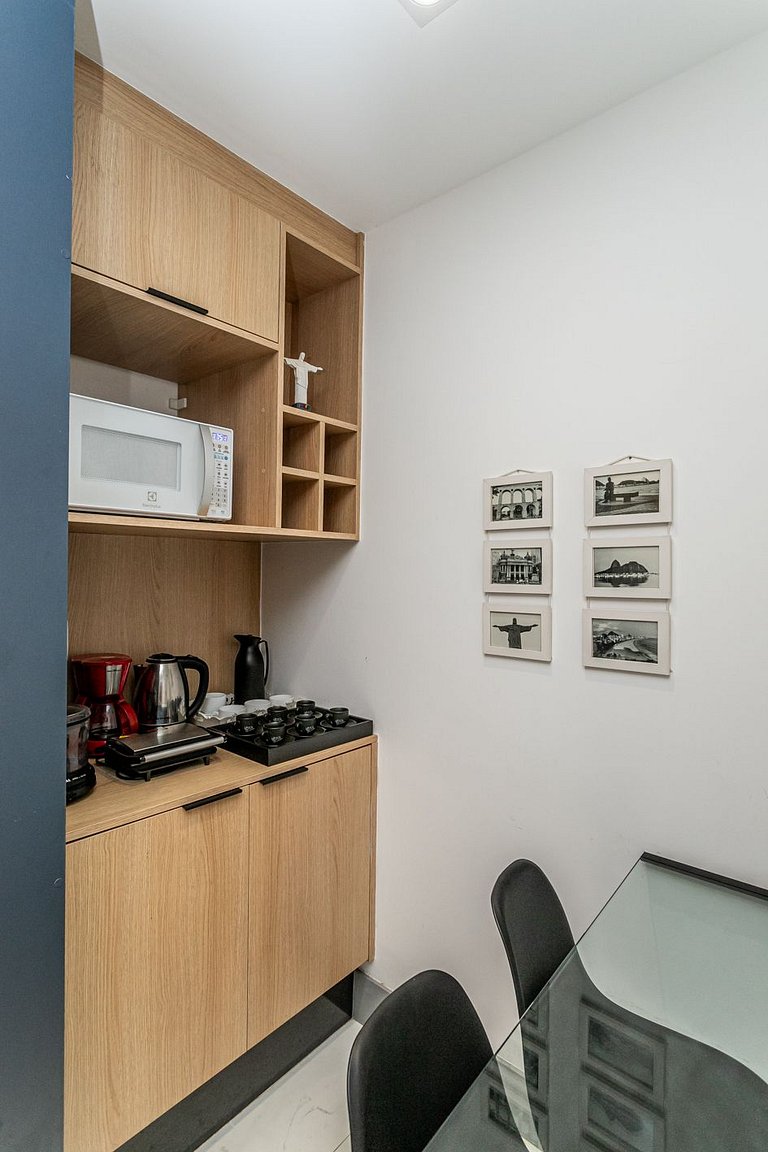 Lindo Apt reformado 50 metros da Praia de Ipanema