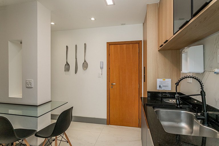Lindo Apt reformado 50 metros da Praia de Ipanema