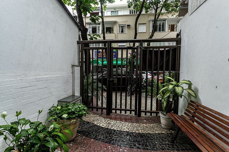 Leblon Studio – Steps from the Beach and Dining