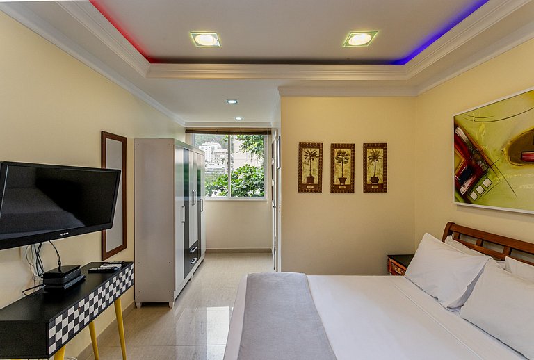 Leblon Studio – Steps from the Beach and Dining