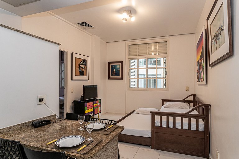 Apartamento com serviços ao lado praia Copacabana