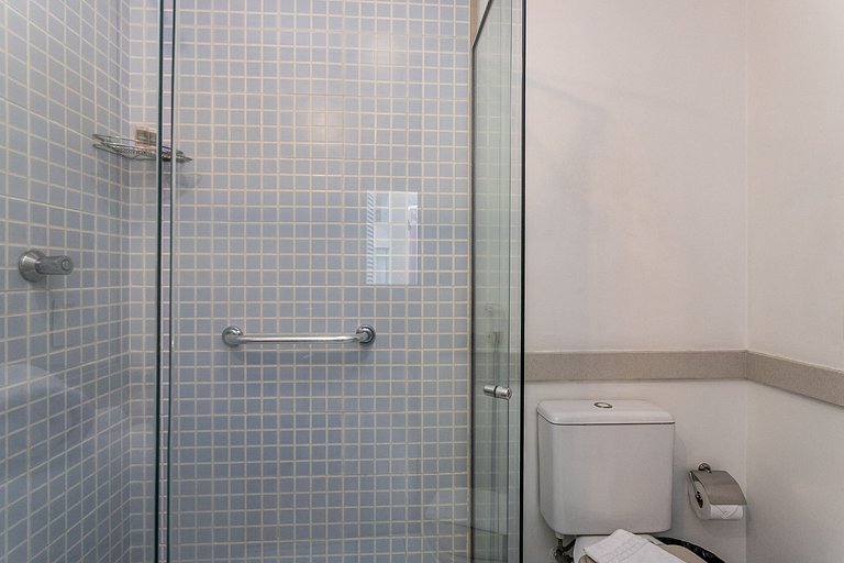 Apartamento com serviços ao lado praia Copacabana