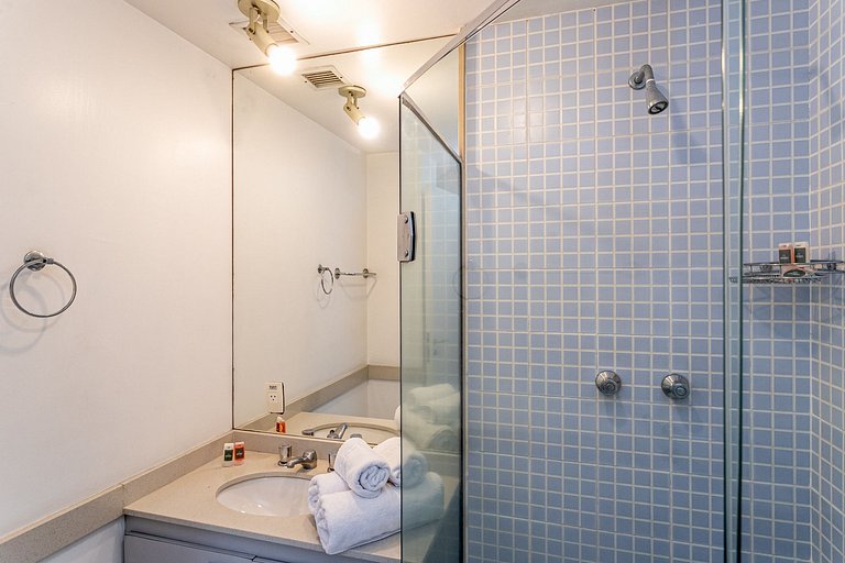 Apartamento com serviços ao lado praia Copacabana