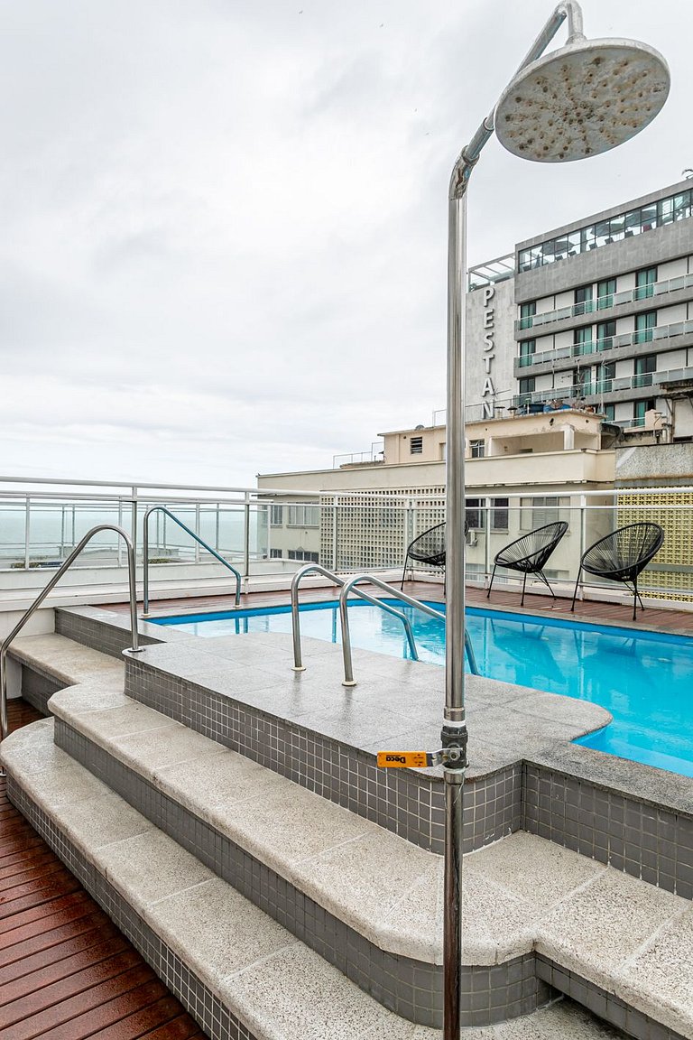 Apartamento com serviços ao lado praia Copacabana