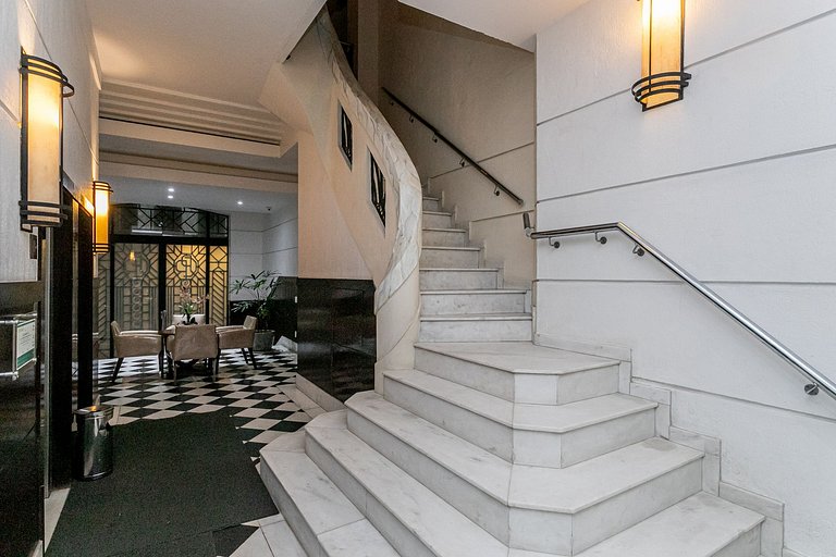 Apartamento com serviços ao lado praia Copacabana