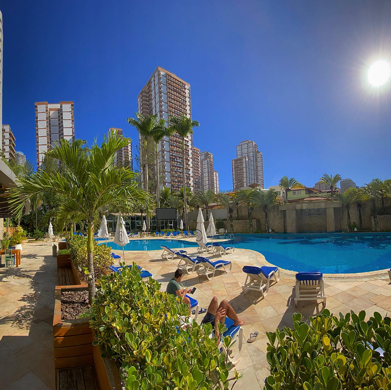 Apt com serviços lazer e vista para o mar da Barra