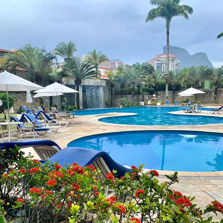 Apt com serviços lazer e vista para o mar da Barra