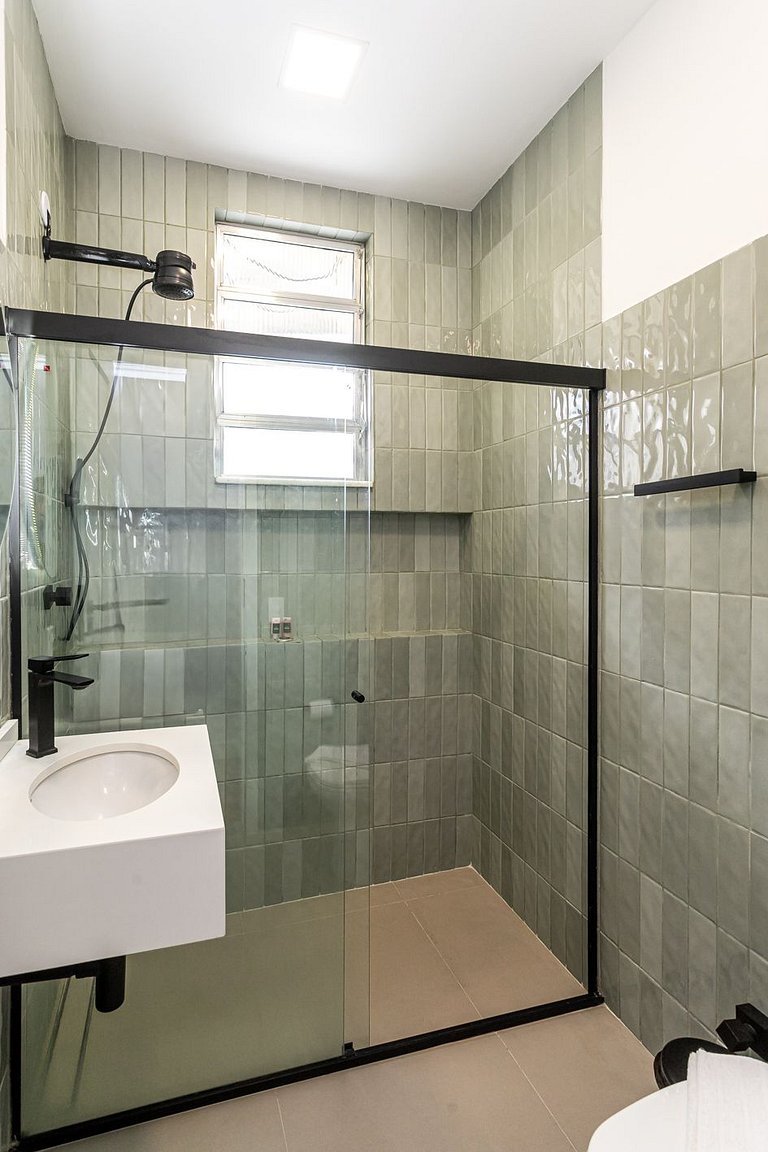 Apartamento reformado entre o Leblon e a Gávea