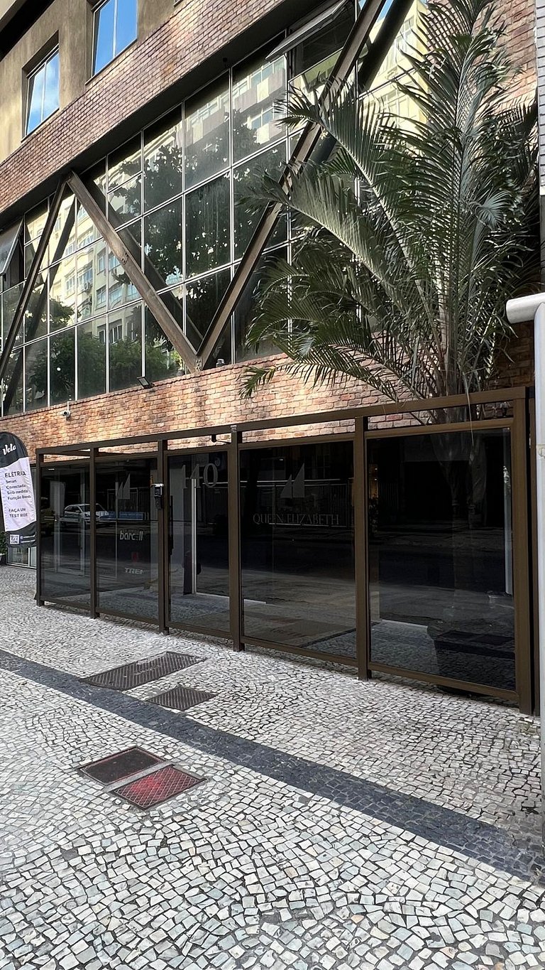 Flat lado Praia Ipanema com Lazer e Estacionamento