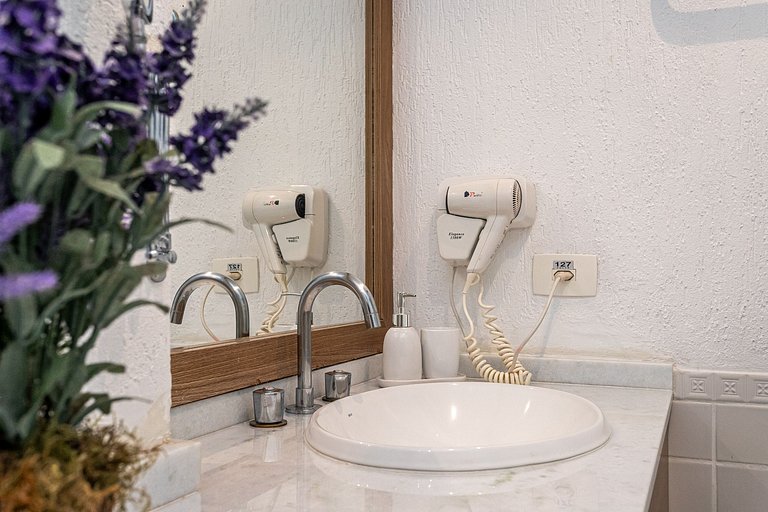 Ipanema Flat: Parking, Leisure & Services