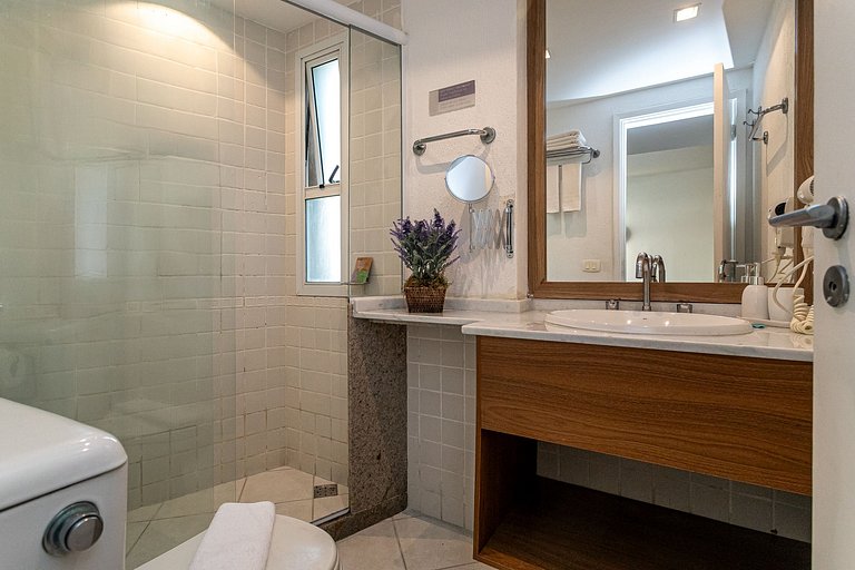 Ipanema Flat: Parking, Leisure & Services