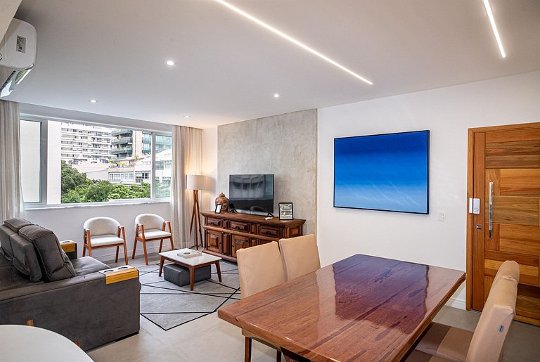 Apt 3 quartos reformado quadra da Praia de Ipanema