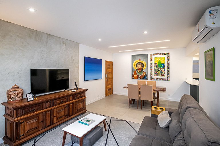 Ipanema • Renovated 3BR Beachside Apt