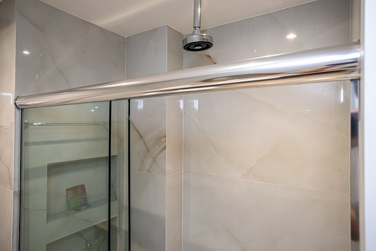 Ipanema • Renovated 3BR Beachside Apt