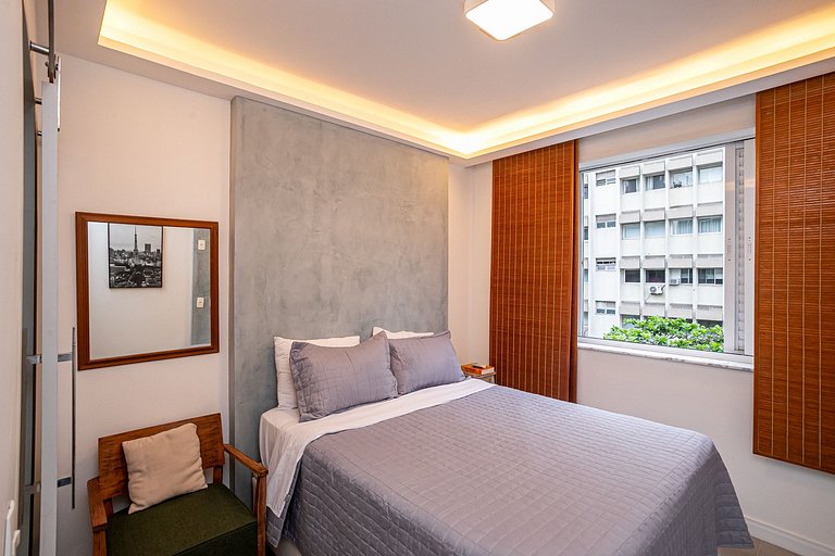 Ipanema • Renovated 3BR Beachside Apt