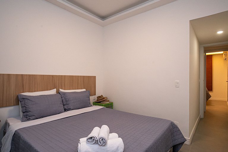 Ipanema • Renovated 3BR Beachside Apt