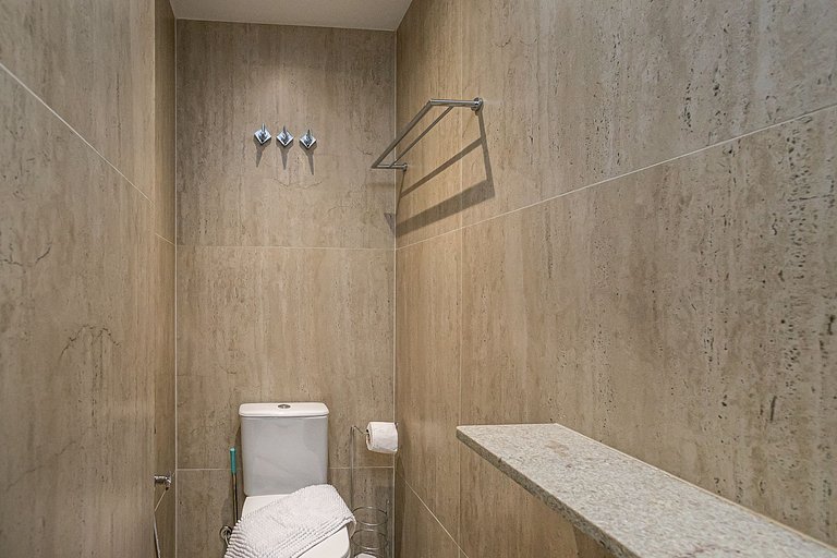 Ipanema • Renovated 3BR Beachside Apt