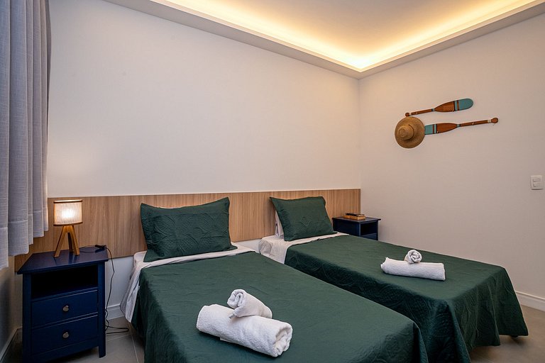 Apt 3 quartos reformado quadra da Praia de Ipanema