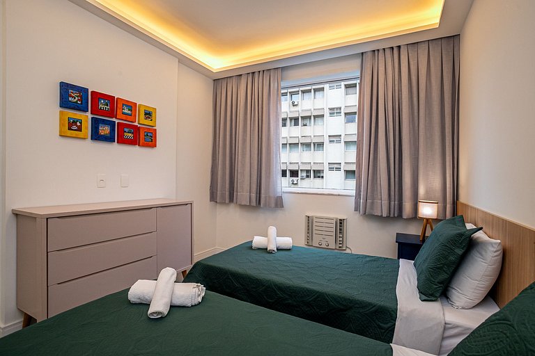 Ipanema • Renovated 3BR Beachside Apt