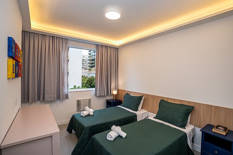 Ipanema • Renovated 3BR Beachside Apt