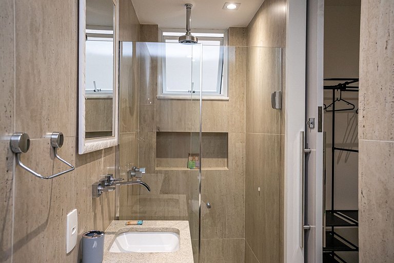 Ipanema • Renovated 3BR Beachside Apt