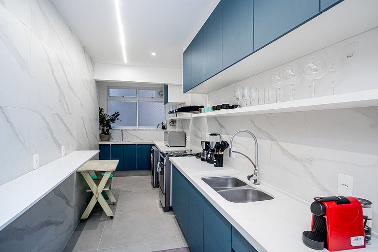 Apt 3 quartos reformado quadra da Praia de Ipanema