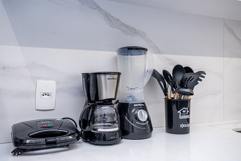 Ipanema • Renovated 3BR Beachside Apt