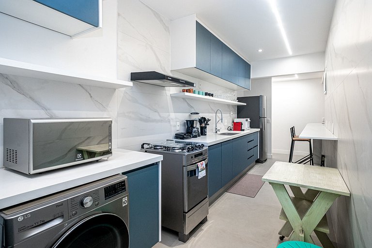 Ipanema • Renovated 3BR Beachside Apt