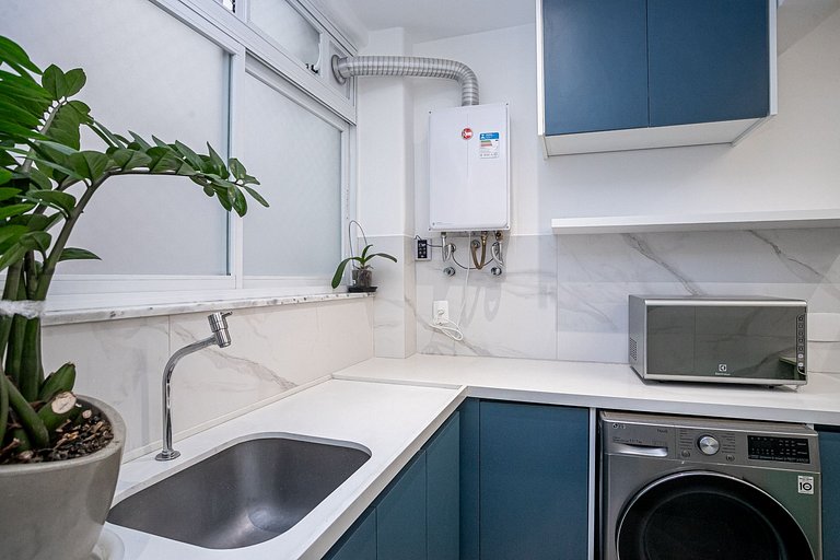 Ipanema • Renovated 3BR Beachside Apt