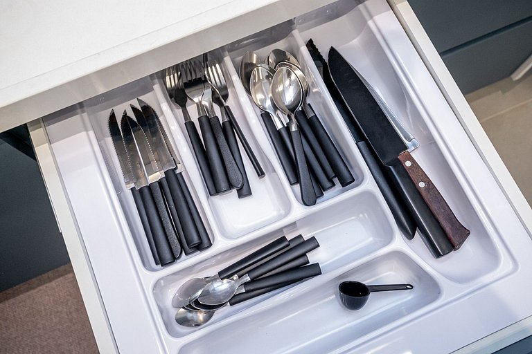 Apt 3 quartos reformado quadra da Praia de Ipanema