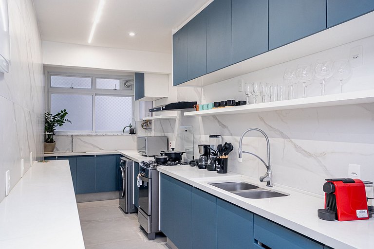 Ipanema • Renovated 3BR Beachside Apt