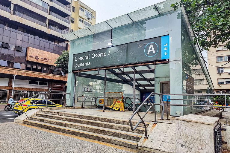 Apt 3 quartos reformado quadra da Praia de Ipanema